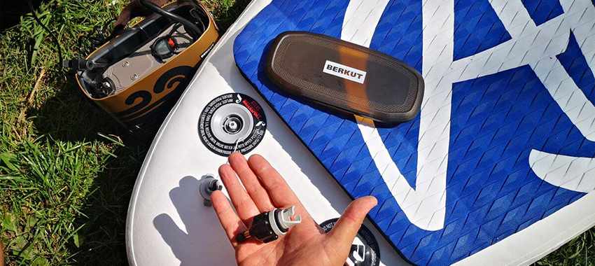 Из клапана выходит воздух сапборда как исправить